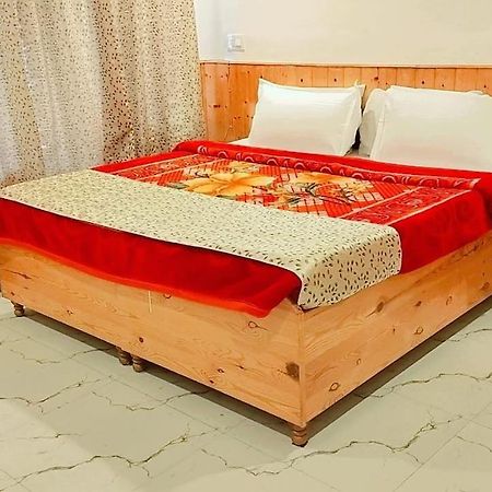 Hotel Seraj International Manāli Zewnętrze zdjęcie