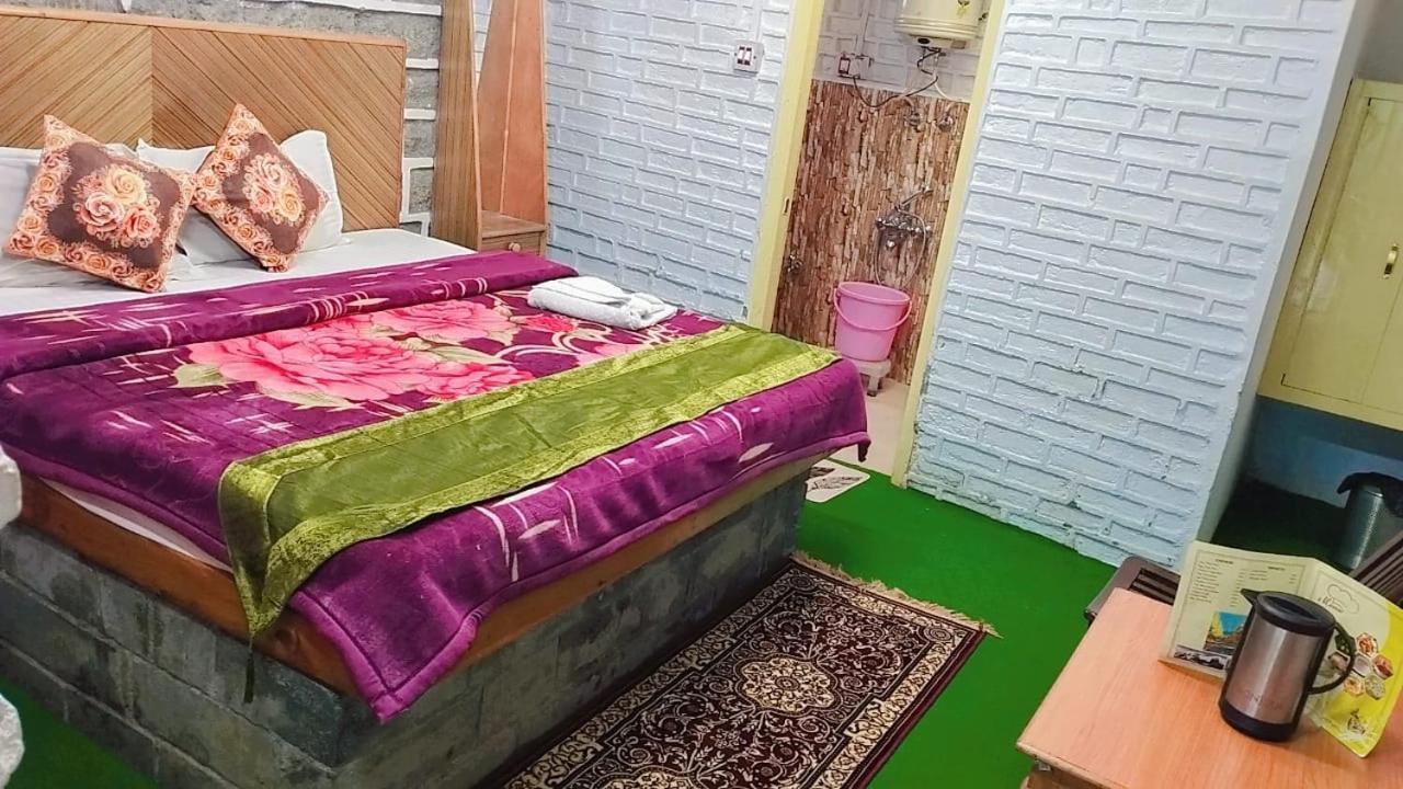 Hotel Seraj International Manāli Zewnętrze zdjęcie