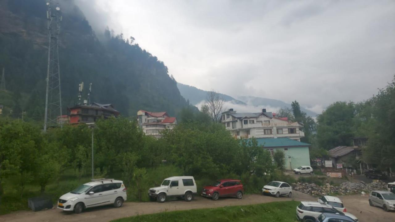 Hotel Seraj International Manāli Zewnętrze zdjęcie