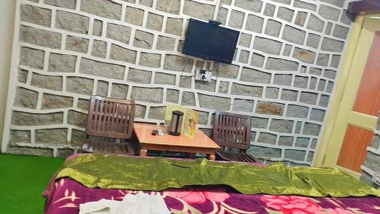 Hotel Seraj International Manāli Zewnętrze zdjęcie
