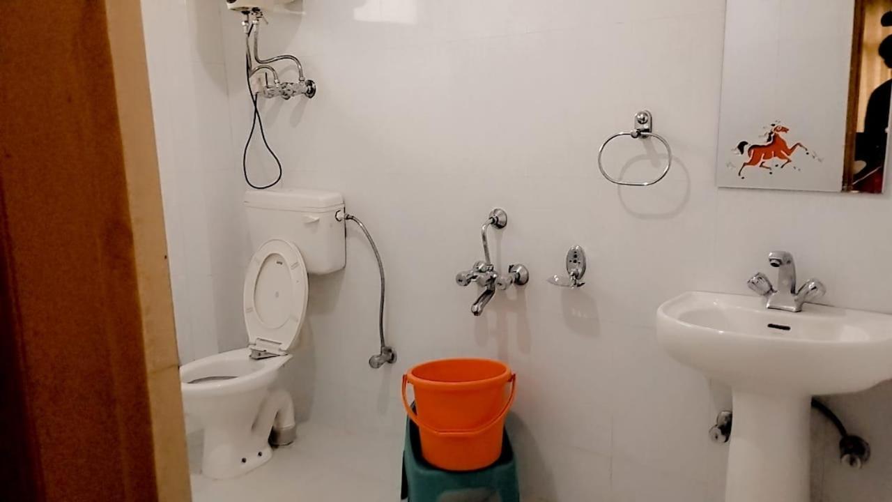 Hotel Seraj International Manāli Zewnętrze zdjęcie