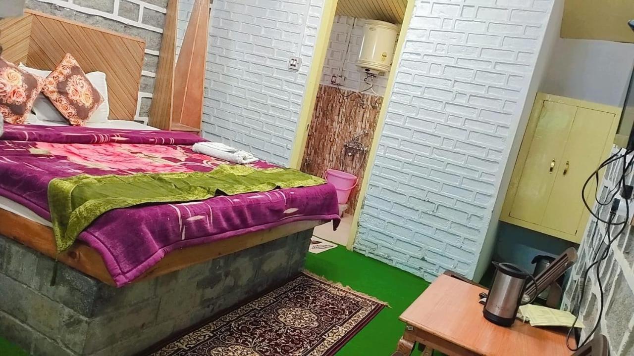 Hotel Seraj International Manāli Zewnętrze zdjęcie