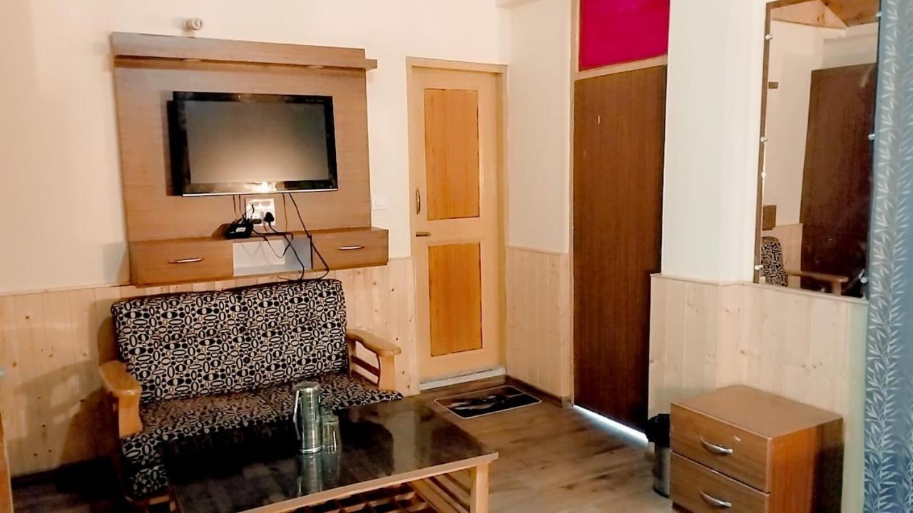 Hotel Seraj International Manāli Zewnętrze zdjęcie