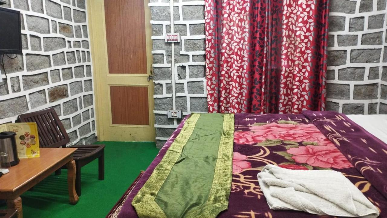 Hotel Seraj International Manāli Zewnętrze zdjęcie