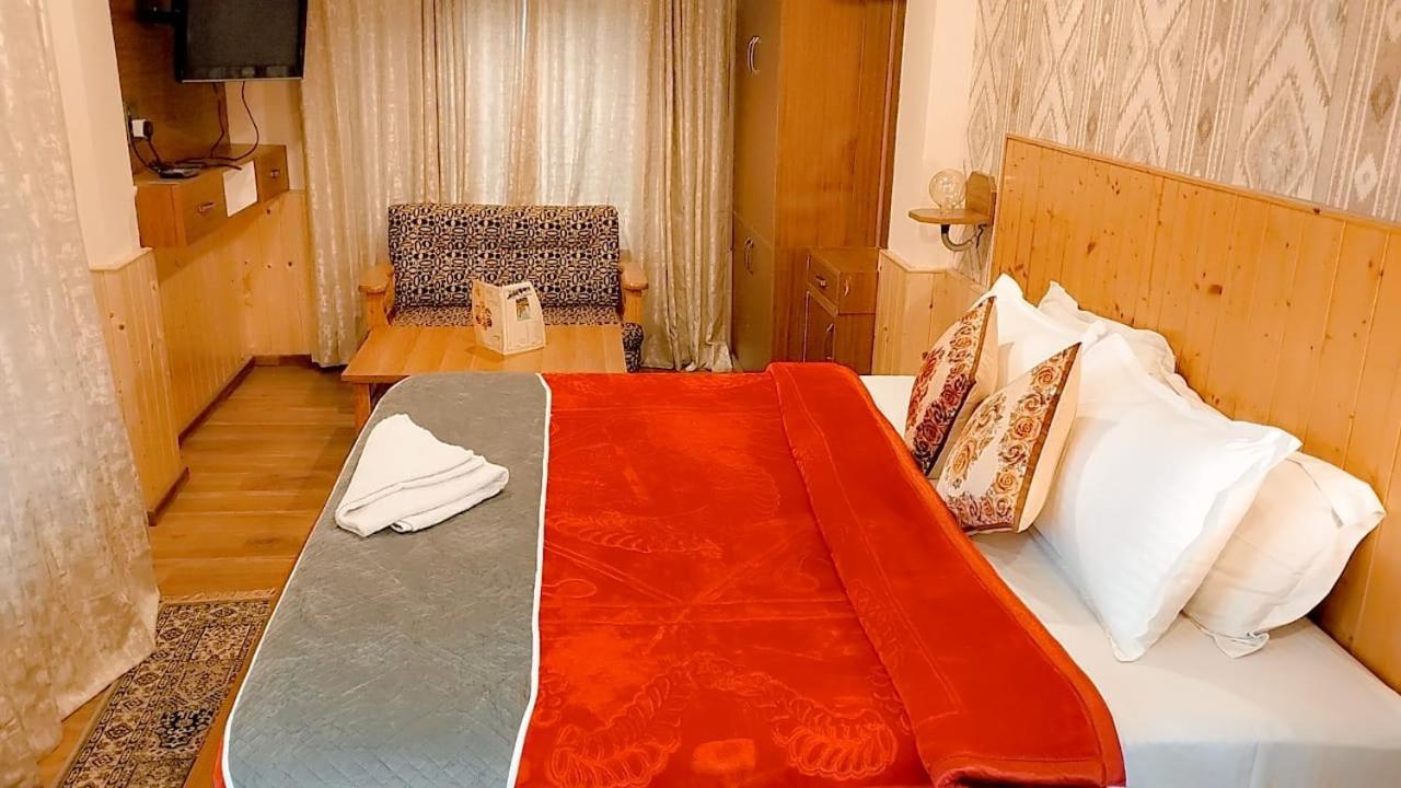 Hotel Seraj International Manāli Zewnętrze zdjęcie