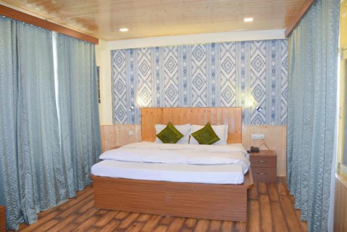 Hotel Seraj International Manāli Zewnętrze zdjęcie