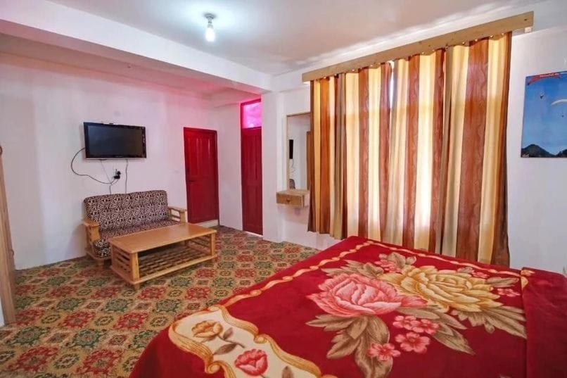 Hotel Seraj International Manāli Zewnętrze zdjęcie